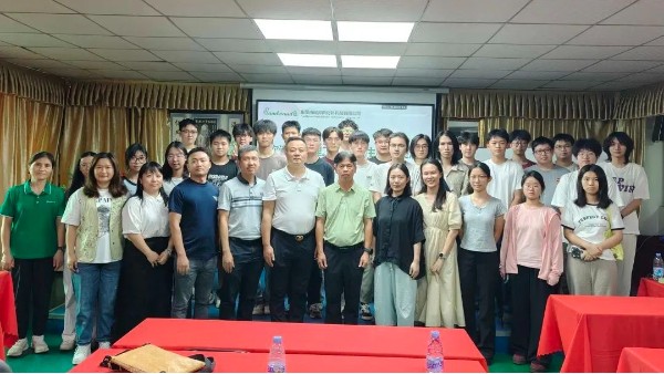 注塑模具廠 | 東莞理工師生聚焦Z時代彩妝設計