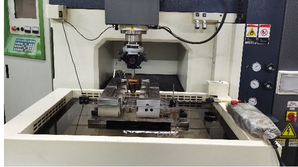 世邦告訴你注塑模具加工的分類都有哪些？